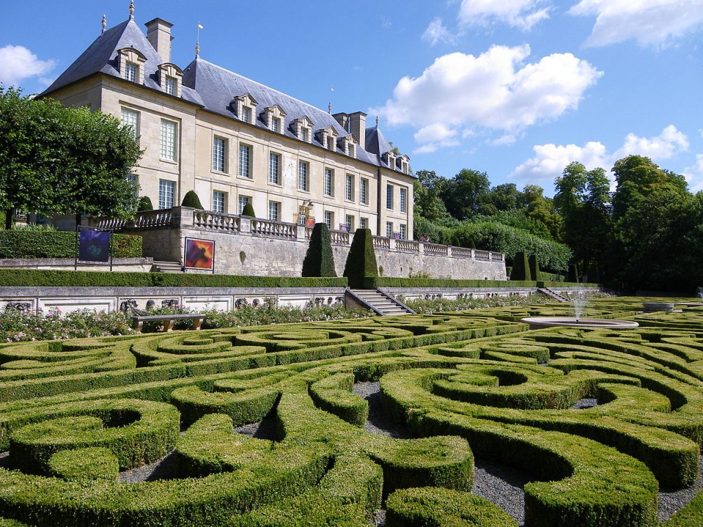 Vue du Château d'Auvers depuis les jardins à la française